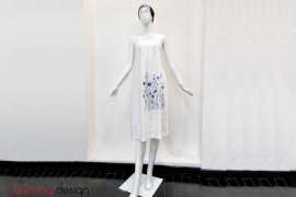 Round colar dress with flower embroidery